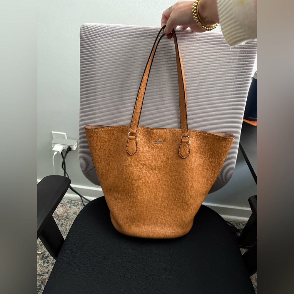 Kate Spade Caramel Brown 100% Leather Oval Tote Purse - Picture 7 of 8